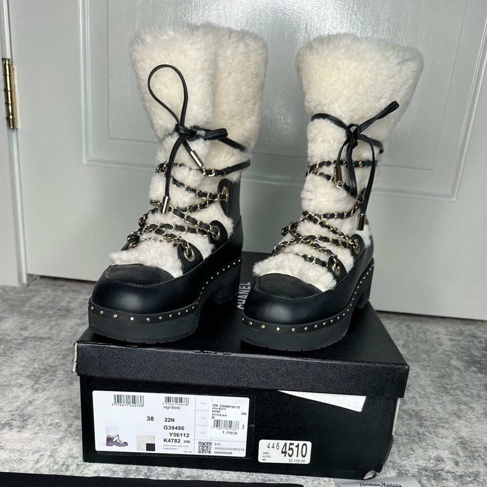 NWTs Authentic RARE Chanel Boots Black/White Size 38 (8)